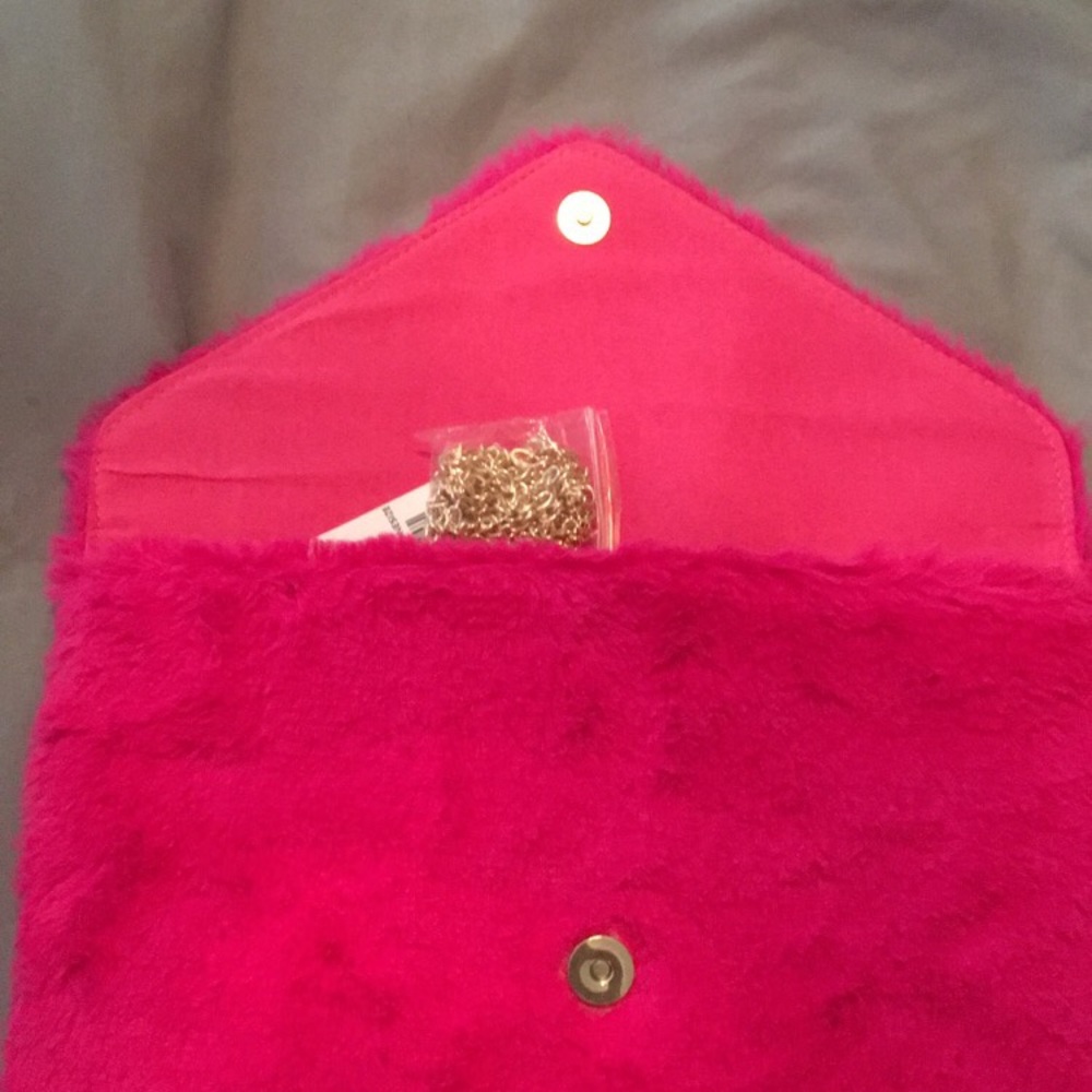Hot pink fuzzy clutch - Picture 2 of 4